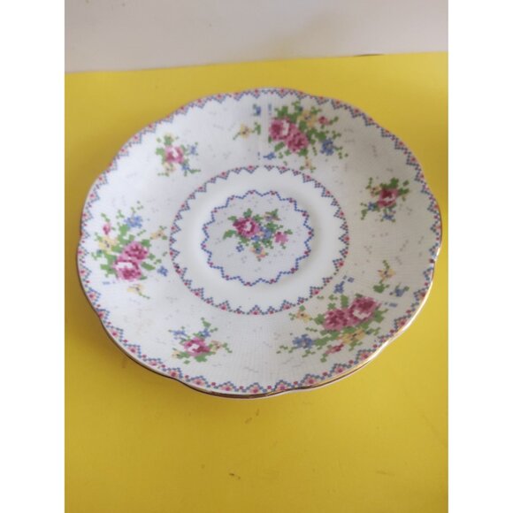 VINTAGE ROYAL ALBERT "Petit Point China" TEACUP & SAUCER SET  ENGLAND - Picture 9 of 14